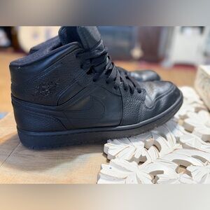 Air jordan 1 triple black mens size 11.5